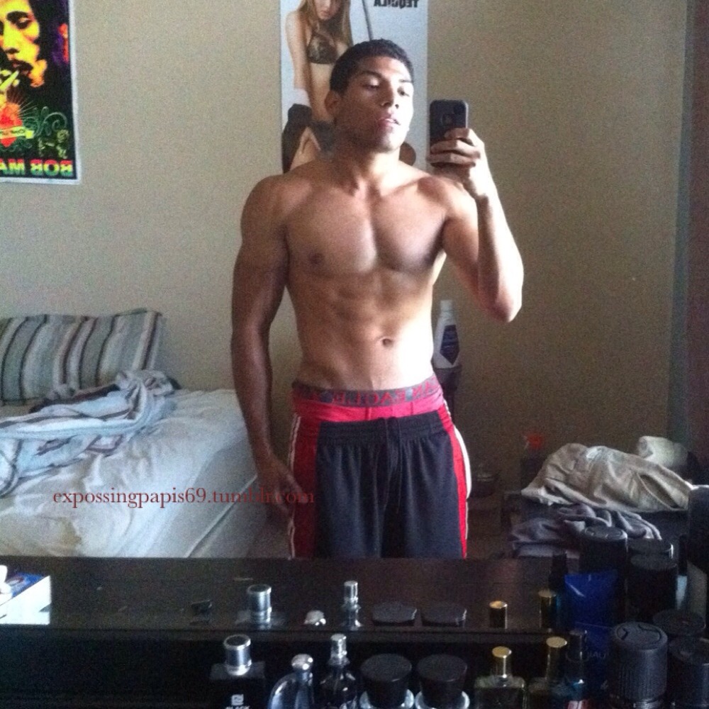 expossingpapis69:  www.expossingpapis69.tumblr.com  Damn this str8 boy is just to