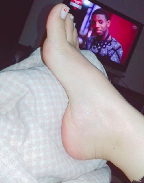 bayleee-k: Because feet. (Don’t look at the tv)