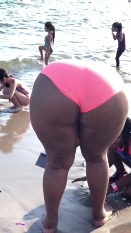 jhbootyisback:Check out the monster ass on this Dominican Bitch. PT 1