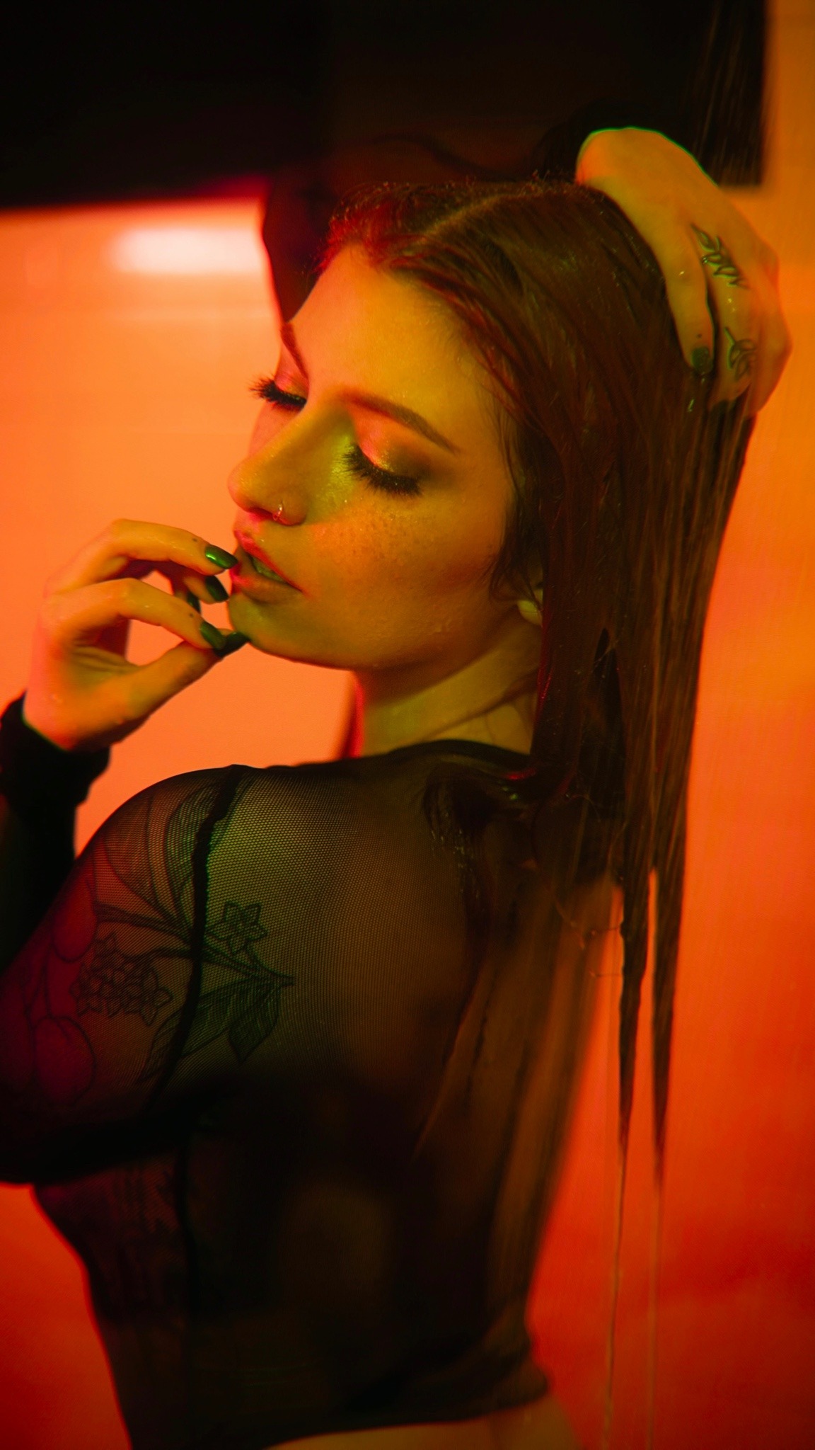 spookyy-foxx:I love the night but not the starsThe fame suckers in their block-long carsI fucking hate the internetFive-star hotel and I don’t feel well