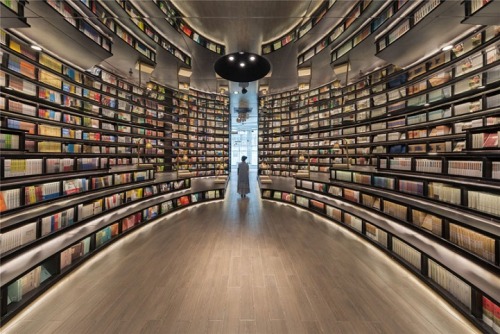 neil-gaiman:mymodernmet:Unique Bookstore in China Offers Optical Illusion Experience of Endless Hall