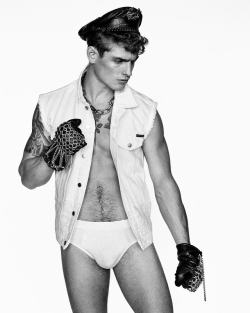 fantasists:
“Patrick O’Donnell by Alasdair McLellan - Vogue Hommes (Spring/Summer 2017)
”