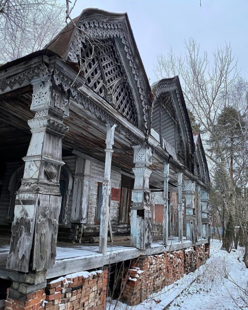 my-russia: Abandoned pre-revolutionary dacha in PermPhoto: Vladislav Timofeev