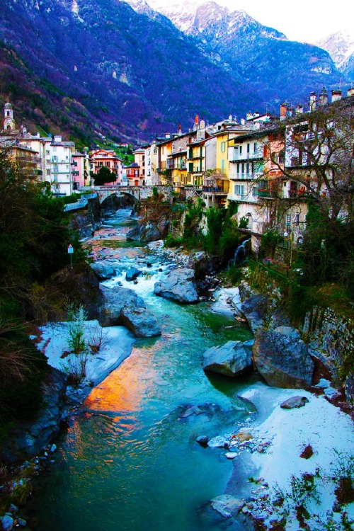 sublim-ature:  Chiavenna, ItalyLuna Sol adult photos