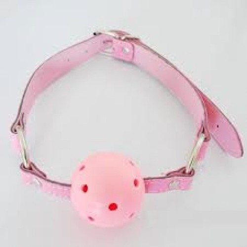 cum-filled-cupcake-xo:  Feelin’ kinky. #pinkballgag #pink #ballgag #seXy #kinky #fun lol 