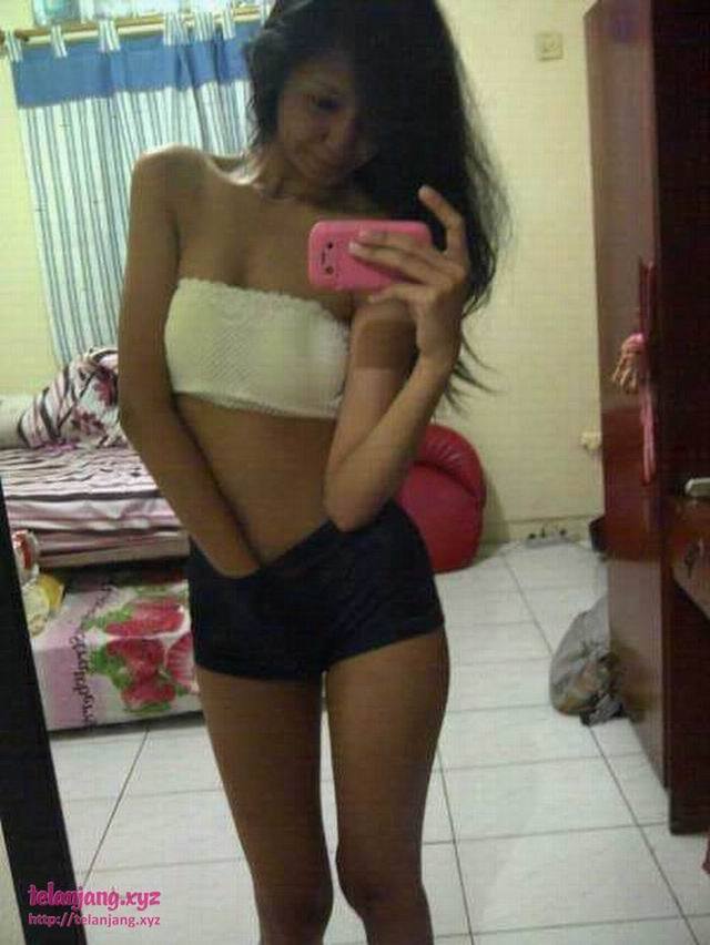 malaysiangirlsetc:  Good morning!Suka bila gadis buka satu persatuSemoga ini menceriakan