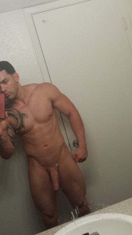 thegaydrawer:  Di che è stato sporcato quello specchio?