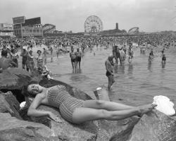 theniftyfifties:  On the beach at Coney Island,