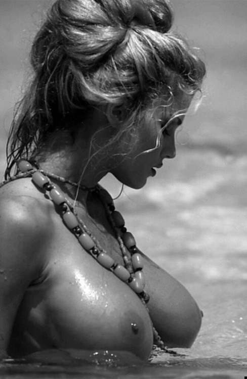 escorts-birmingham:  Mermaid! @_GFU @MegaXGFU @clit_coach @bapakbaik