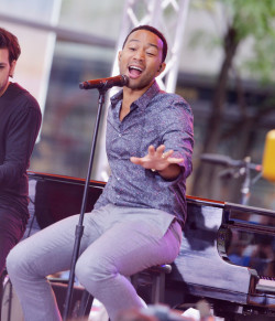 lamarworld:  (PART 3 of 3) Singer John Legend ass &amp; bulge. 