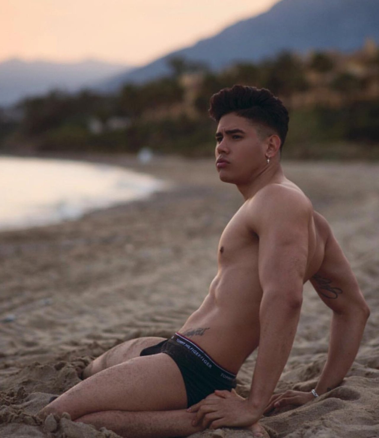 go-pumas:  guyscollector:  Un chacal español, puff 😍😌  Beefcake Lust.