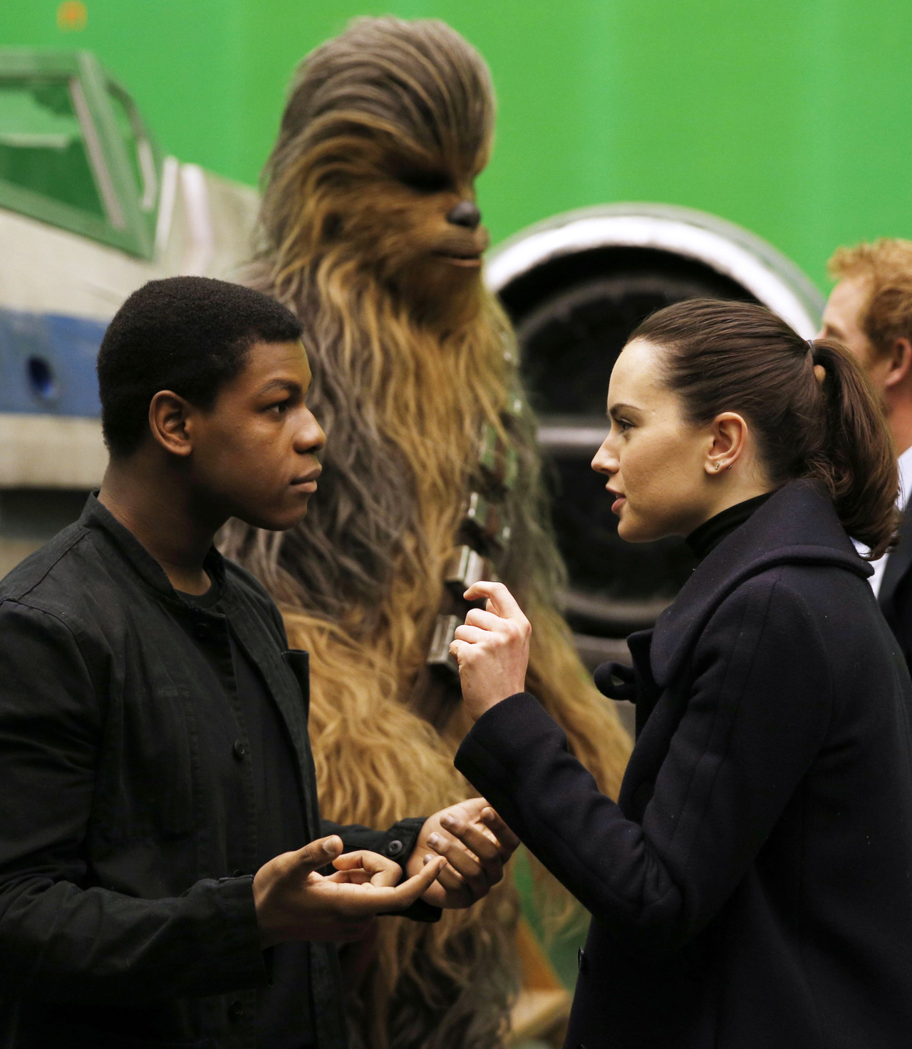 celebritiesofcolor: John Boyega and Daisy Ridley on the set of ‘Star Wars: Episode