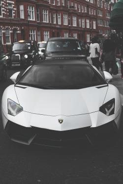 mistergoodlife:  Aventador x Rover • Mr. Goodlife • Instagram