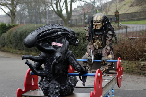 nerdygirl1128:  Alien and Predator called a truce.