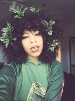 kieraplease:  Green selfiez 4 Earth day 💚🍃