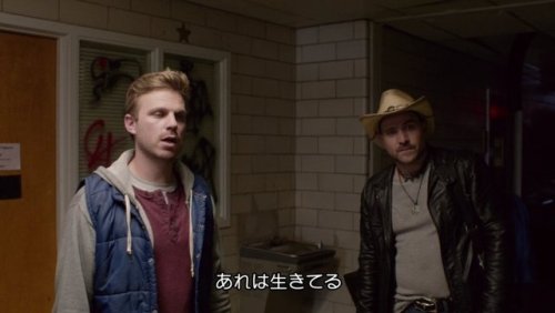 highlandvalley: ゾンビ映画見てるけど登場人物が家族が死んだことよりTwitterがなくなったって話されたときの方が落ち込んでて草https://twitter.com/yuk1_san/status/853777037978238976
