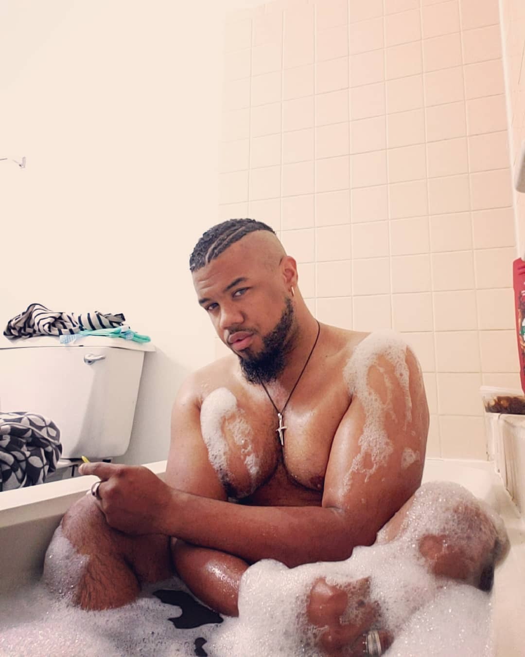 bearhub:www.instagram.com/zeus214/