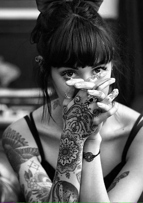 XXX thantos-:  Hannah Snowdon  photo