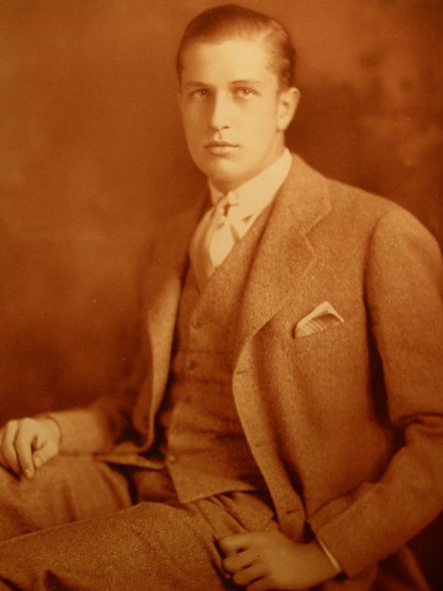 shewhoworshipscarlin: Vincent Price at 18, 1929.