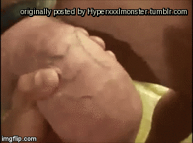 hyperxxxlmonster:  Source >  Now that’s one hand full of meat - WOOF