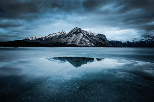 nubbsgalore:the vermillion lakes of banff (previously featured) photographed by callum snape 