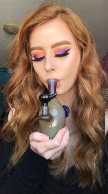 firebabygirl: Flower hits ‍♀️