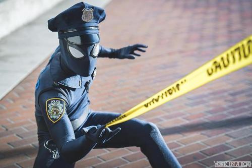 gamercrunch:This guy made a SpiderCop cosplay and it rules! Part man, part spider, ALL COP! via redd