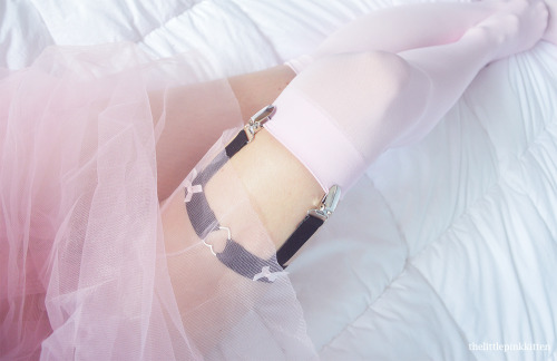 littlepinkkittenshop:  Lovely heart garter ♡♡♡  thelittlepinkkitten 
