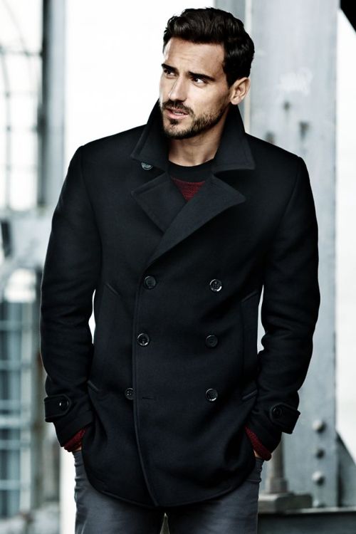 onlythequintessential:  completewealth:  C/o: H&M File under: Pea coats ||BLOG//FACEBOOK//TWITTER||   onlythequintessential