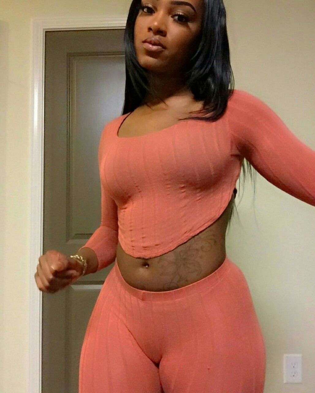 pnsfoebonyselfies:  Ebony woman with perfect curves is ready to rock your world check