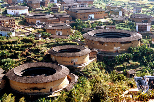 vintageeveryday: Wonderful photos of Fujian tulou, the unique China’s Hakka earthen buildings 