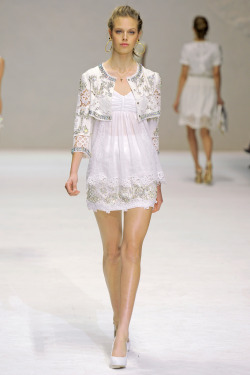 fashionbymademoiselle:   Dolce &amp; Gabbana Spring 2011 RTW Fashion by Mademoiselle! (Runway blog!) 