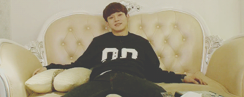 exoxoolf:  Jongdae’s sitting position… 
