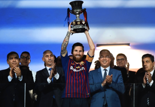 teammessi:  Barcelona’s Argentinian forward Lionel Messi carries the cup at the end of the Spanish Super Cup final between Sevilla FC and FC Barcelona at Ibn Batouta Stadium in the Moroccan city of Tangiers on August 12, 2018.