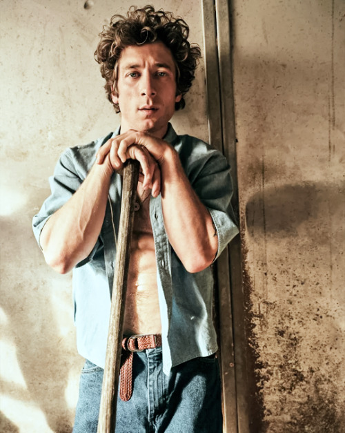 JEREMY ALLEN WHITEBeau Grealy Ph. For Entertainment Weekly (November 2023)