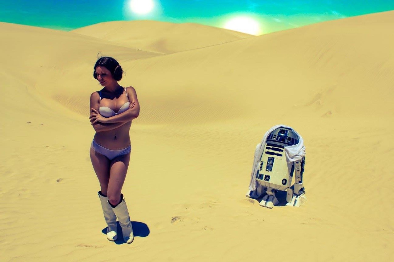 sexynerdgirls:  Lady Jaded as Princess Leia.  Cool