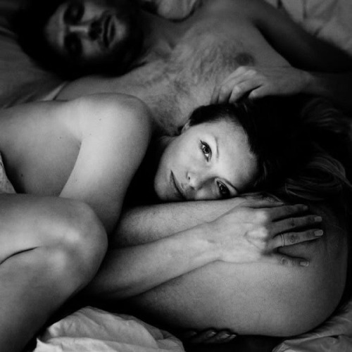 E la fame, la stanchezza, la nostalgia, la voglia, il sonno, l'allegria, il freddo, la magia, i brividi, la rabbia, la gioia, l'emozione, la delicatezza, l'impazienza, il silenzio.
Sento tutto.
Ma adesso troppo poco.