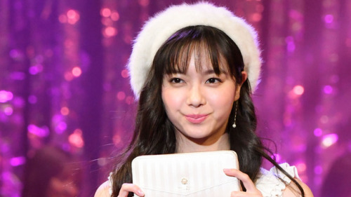 yuu-tachi:  「Samantha Thavasa 25周年キック・オフプレ発表会」 - 新川優愛