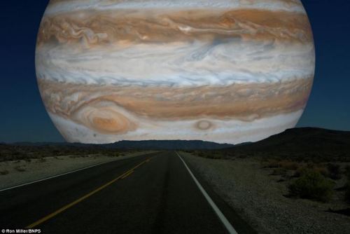 fuckyeahsexanddrugs: How other planets would look from Earth if they were the same distance away as
