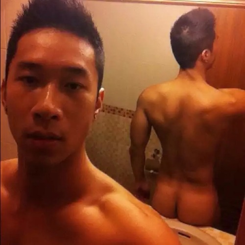 rebelziid:  Hot Hunk’s Cute Butt : p
