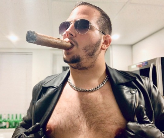 cigarstuds:   Leather Cigar Pig       