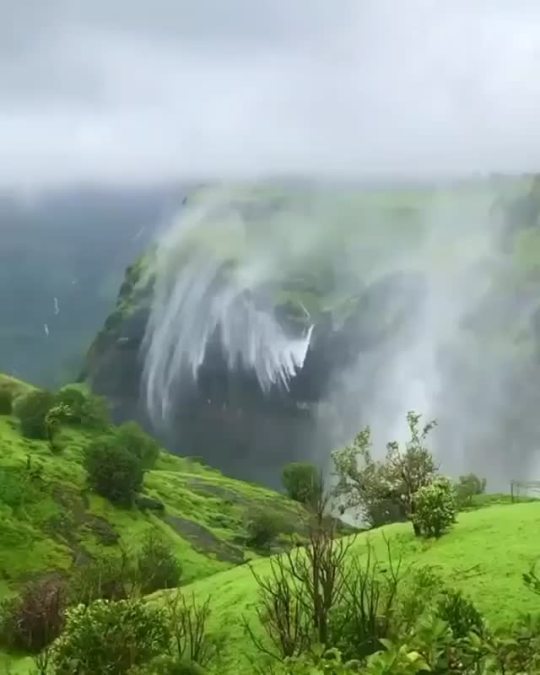 chirasul:debelice:Strong Winds Causing This Waterfall To Spray Upwards ..   you know what fuck you *unfalls your water*