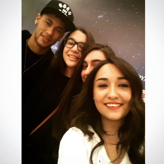 fzneymar:  12.01.2015 Neymar mit Fans in der Turkei  Photo by @gulcyl @sporhocam