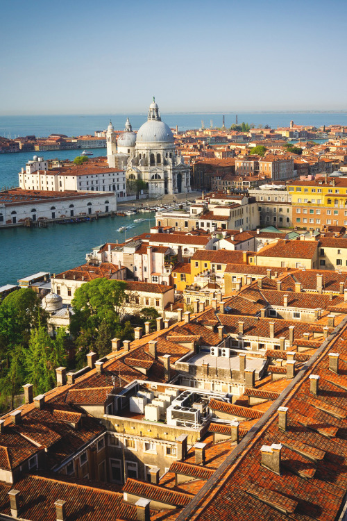 i-long-to-travel-the-world:  Venice, Italy | Ryan Evans - If you love this beautiful picture, like it. We post stuff just like this every day on Facebook. Like us by clicking here: http://on.fb.me/1bgLOYJ - You won’t regret it.