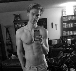 hotfamousmen:  Kenton Duty