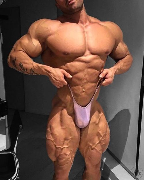 ID? ——————————————— #muscularworld @muscular_world · · · · · #HappyFriday #flexfriday #motivation #g