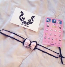 prince-bunnie:  I received my replacement collar from nekochokers after my first one got lost in the post; I also got some VERY cute 3D hello kitty stickers. (✿╹◡╹)ﾉ   It took a LONG time to receive my item (4 months) but I’m quite happy. 