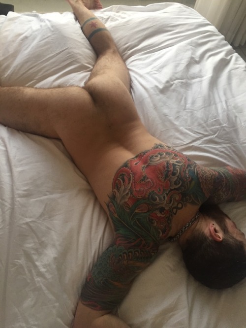 thelittlestotter:Sun’s out buns out