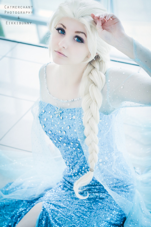 eikkibunny:  MY QUEEN ELSA PHOTOSHOOT PT 1 !!! ;v;  Read the review here ! Like my facebook here  / Photographer’s page 