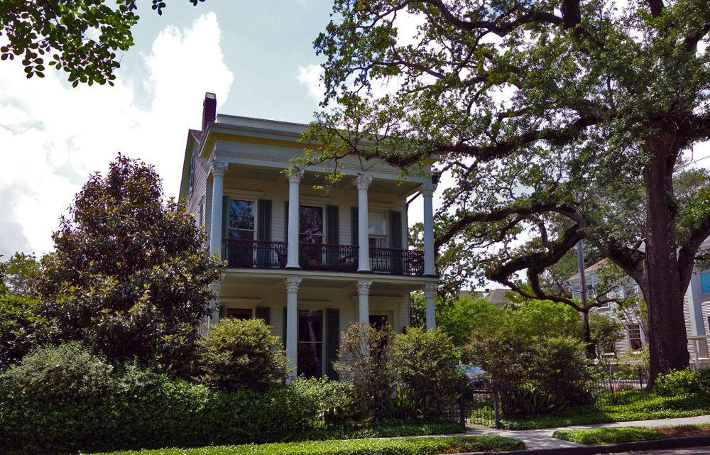 taissiab:  First Street in the Garden District, New Orleans. Anne Rice’s Vampire
